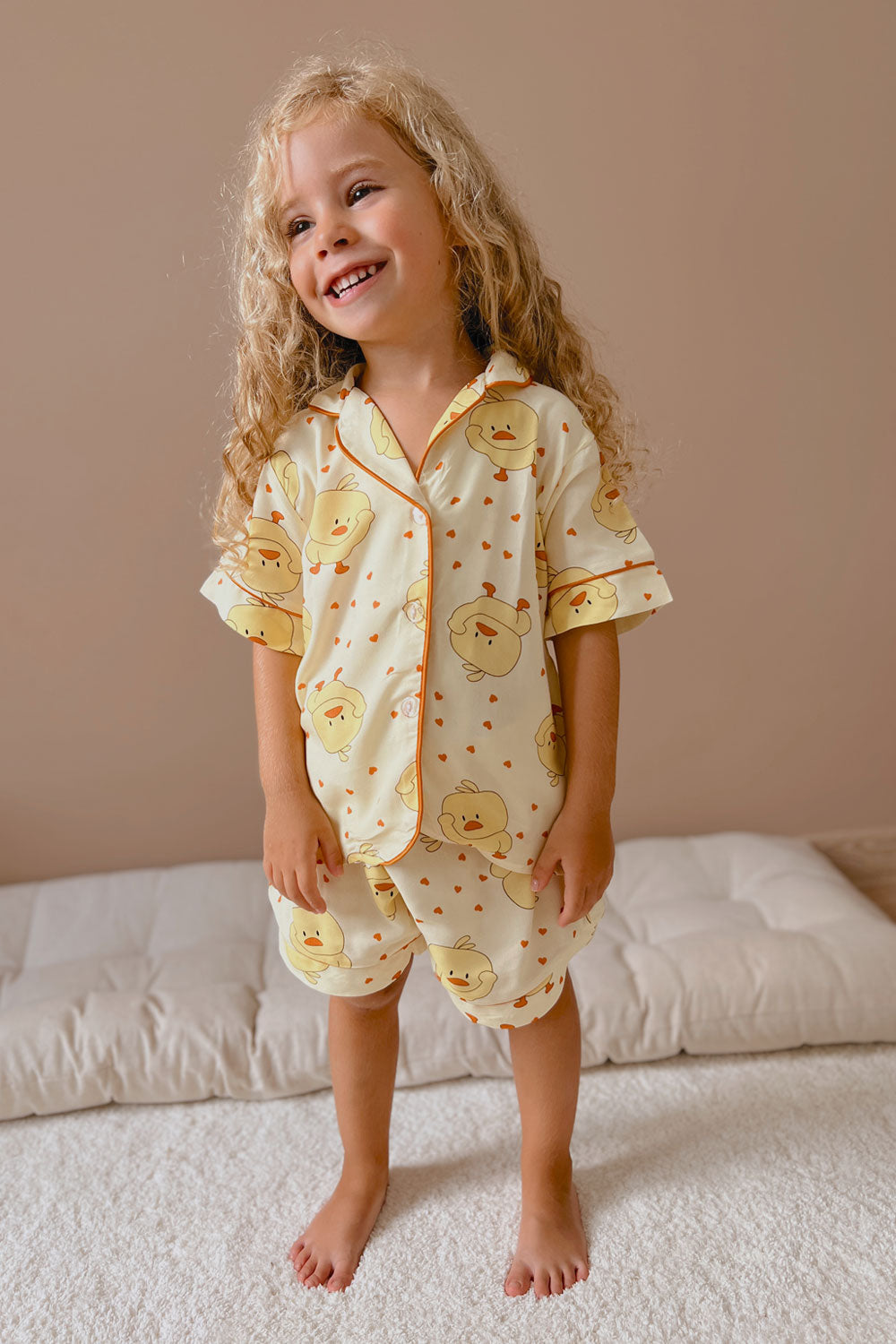 Sarı Civciv Desenli Biyeli Kız Çocuk Pijama Takımı
