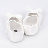 Beyaz  Fiyonk Detaylı Kadife Kız Bebek Ayakkabı