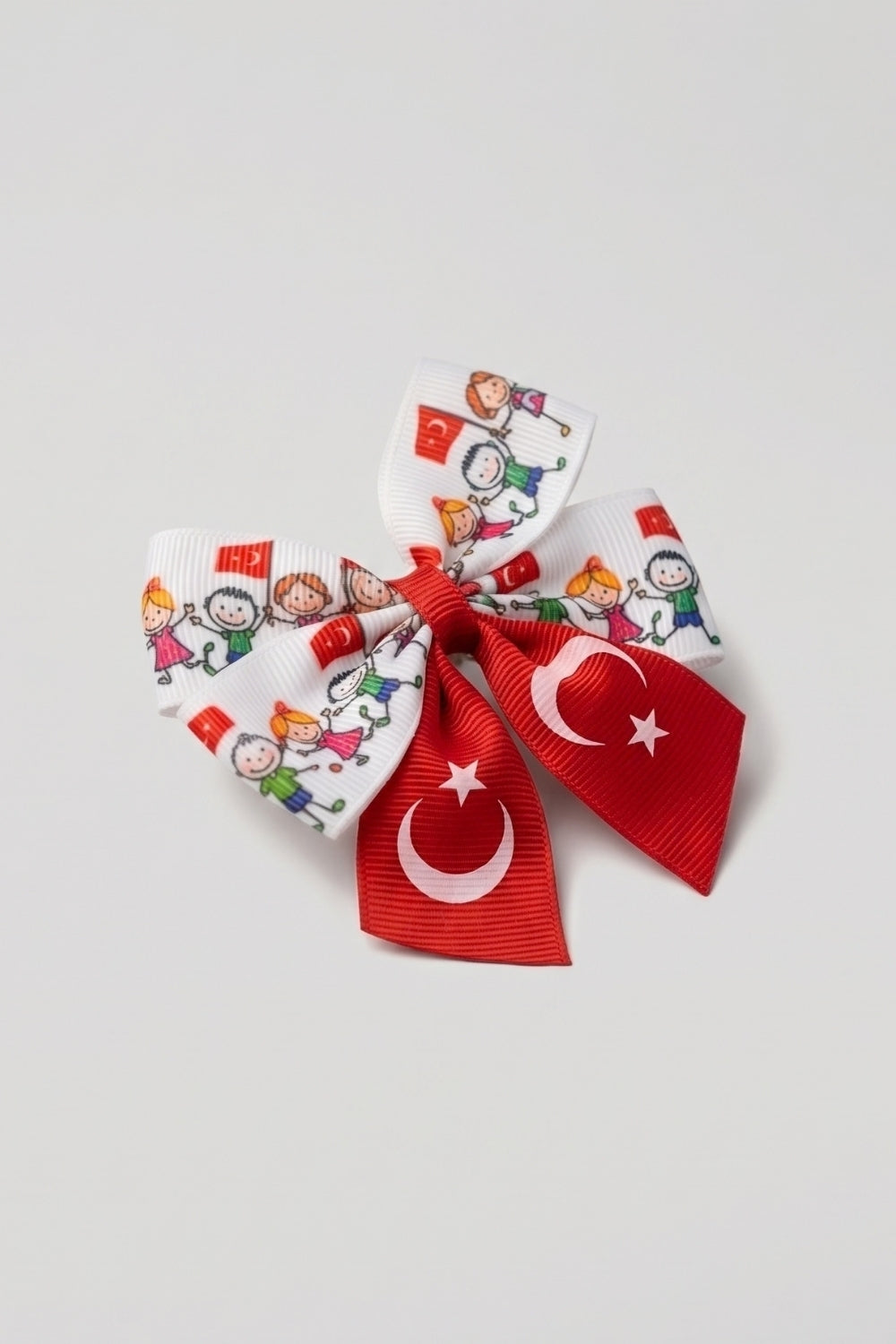 Beyaz  El Ele Çocuklar Desenli Ay Yıldız Kuyruklu Kız Çocuk Toka