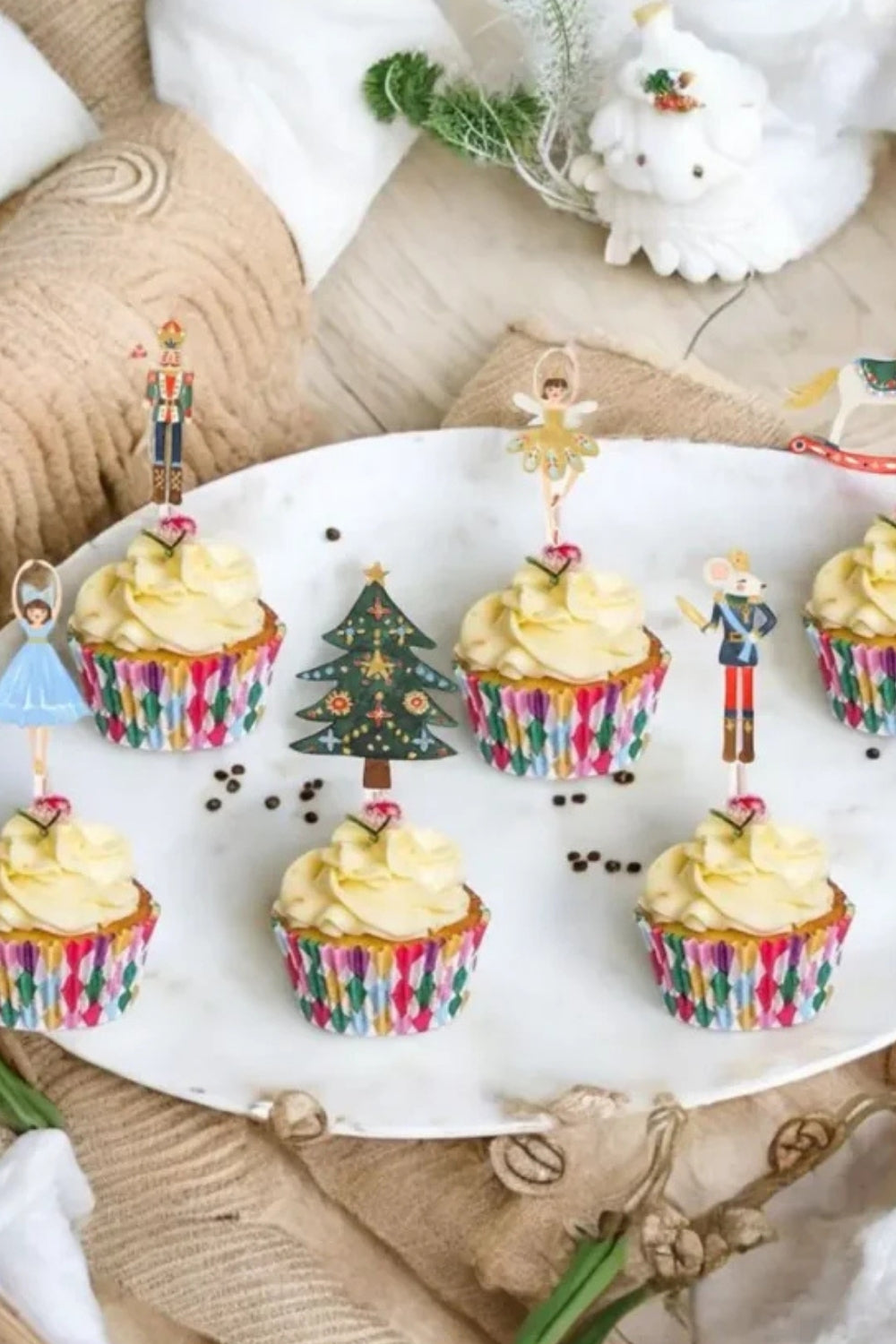 Çok Renkli  Yılbaşı Figürlü 8'li Kürdan Pasta Süsü