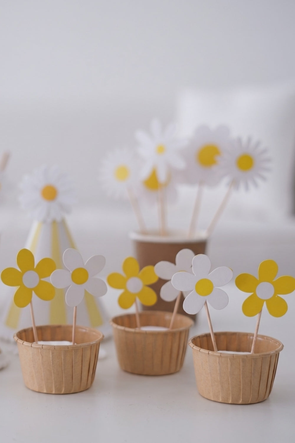 Beyaz 8'li Papatya Figürlü Kürdan Pasta Süsü