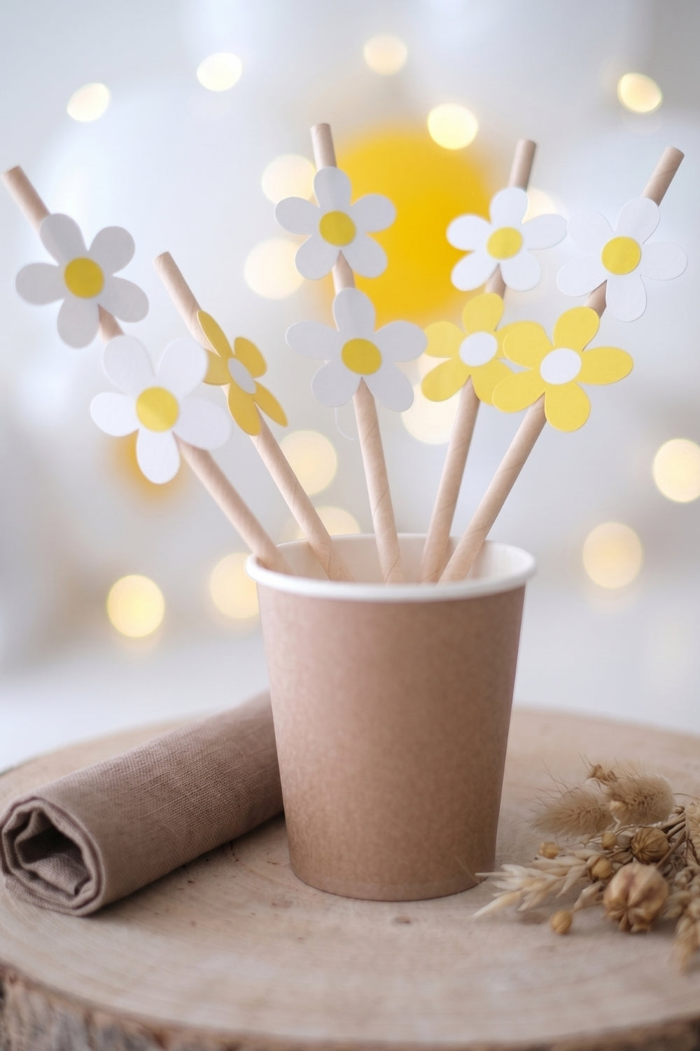 Çok Renkli 8'li Papatya Figürlü Kağıt Parti Pipeti