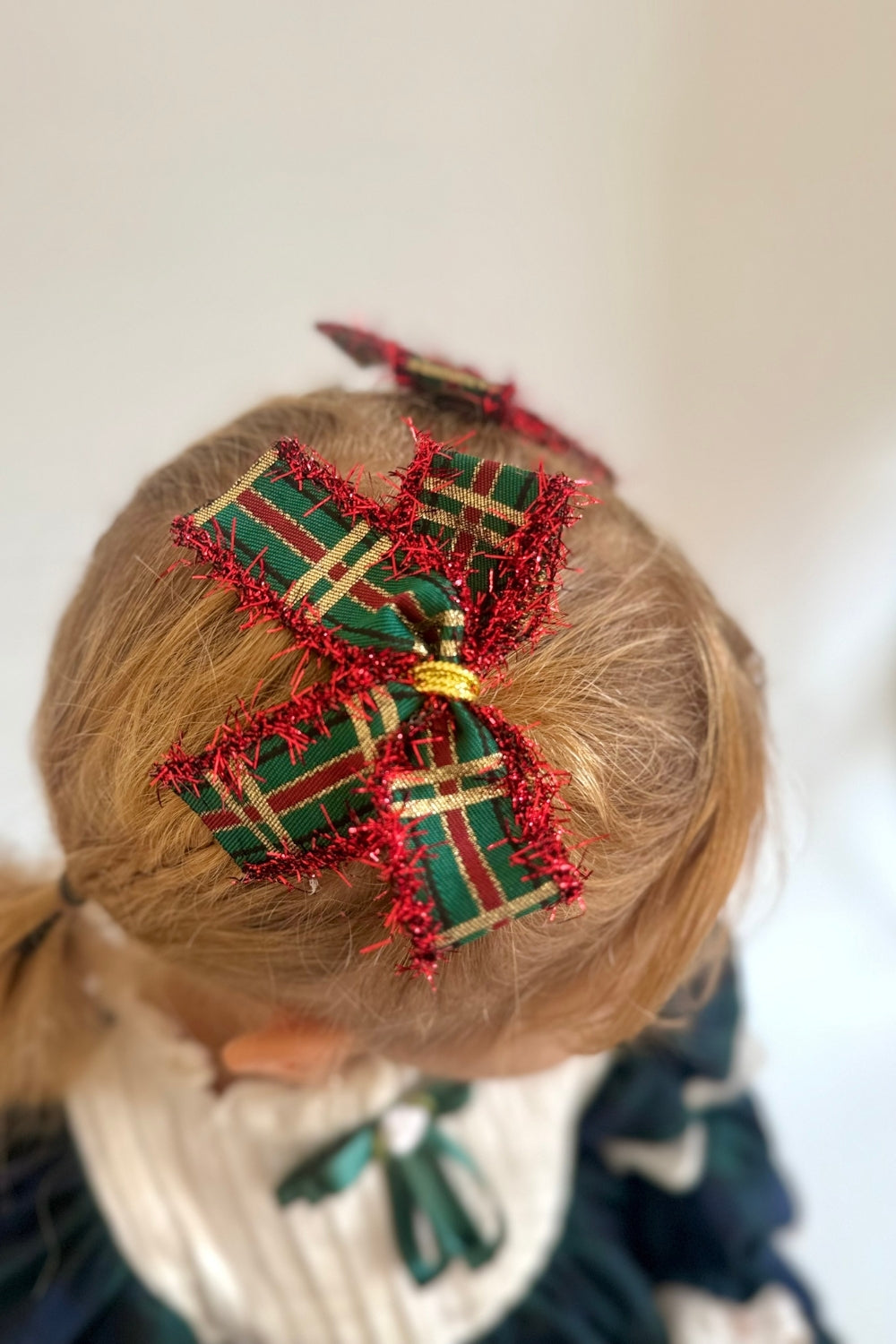 Yeşil  Püskül Detaylı Ekose Kız Çocuk Klips Toka