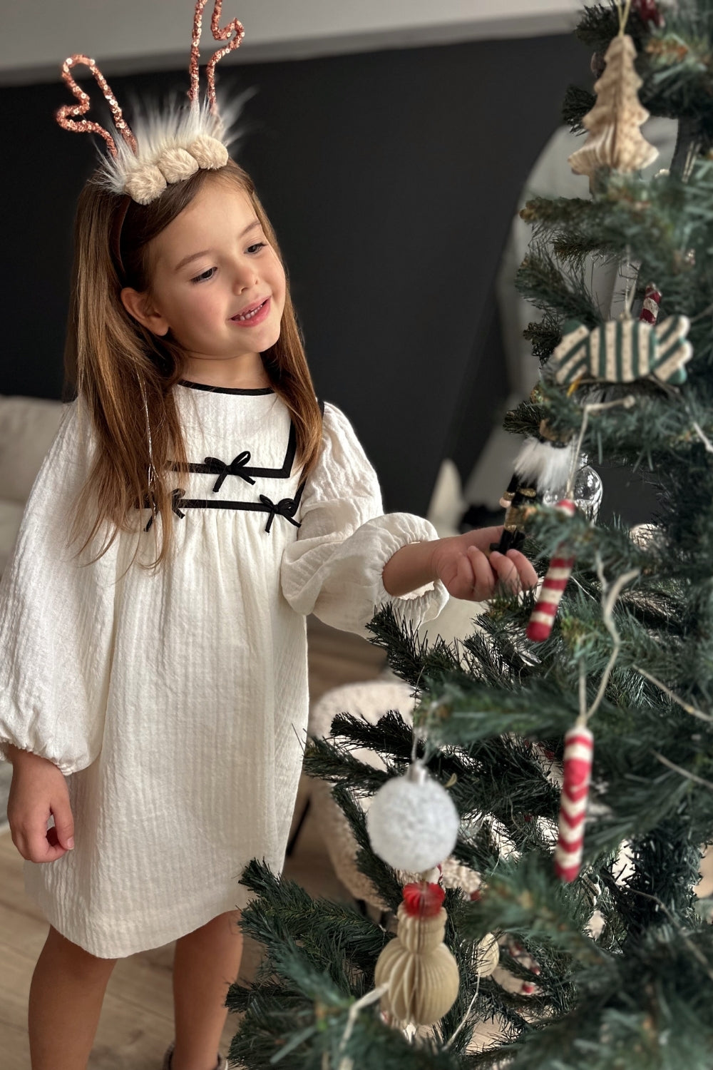 Kahverengi  Pullu Geyik Boynuzu Figürlü Kız Çocuk Yılbaşı Taç