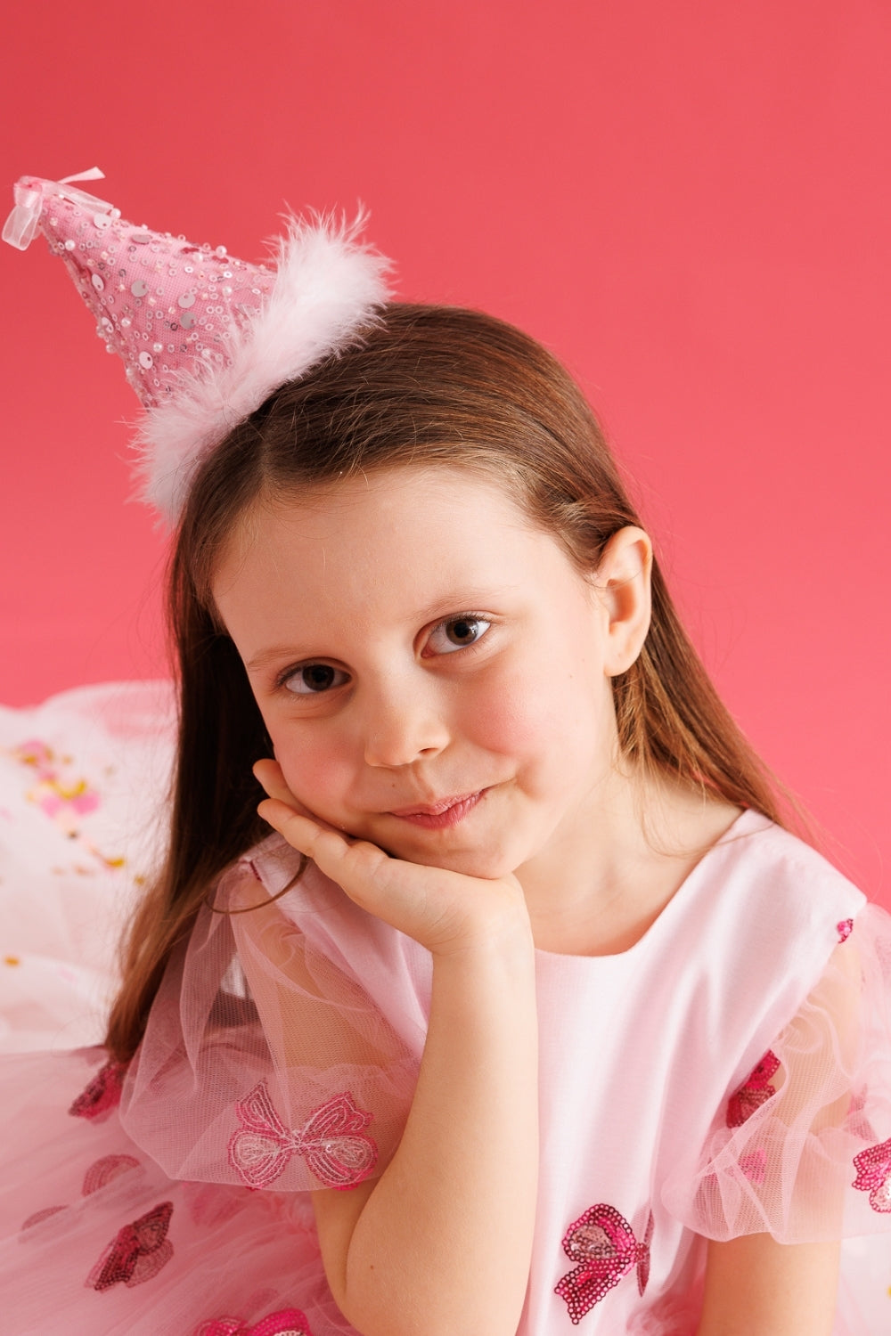 Pembe  Fiyonk Detaylı Pullu Kız Çocuk Klipsli Doğum Günü Huni Taç