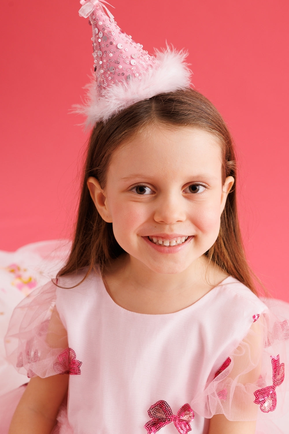 Pembe  Fiyonk Detaylı Pullu Kız Çocuk Klipsli Doğum Günü Huni Taç