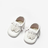 Beyaz  Kalp Figürlü Kız Bebek Deri Makosen