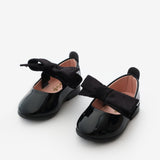 Siyah Rugan Kadife Fiyonklu Kız Çocuk Ayakkabı